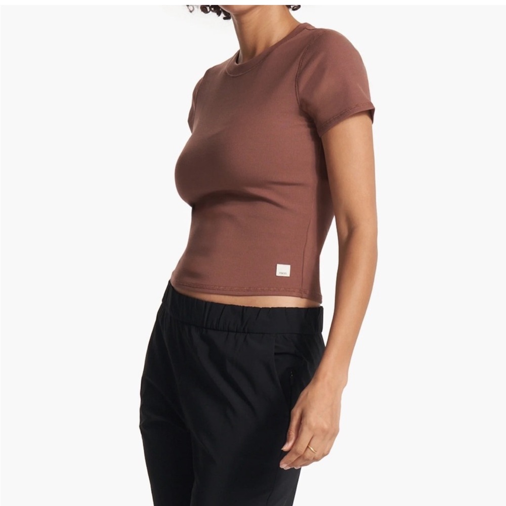 Vuori Pose Fitted Tee